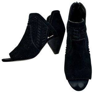 Vince Camuto Ebelin Suede Peep Toe Booties Size 9